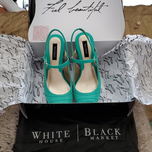 WHBM Green Python Stacked Heels - Picture 12 of 16